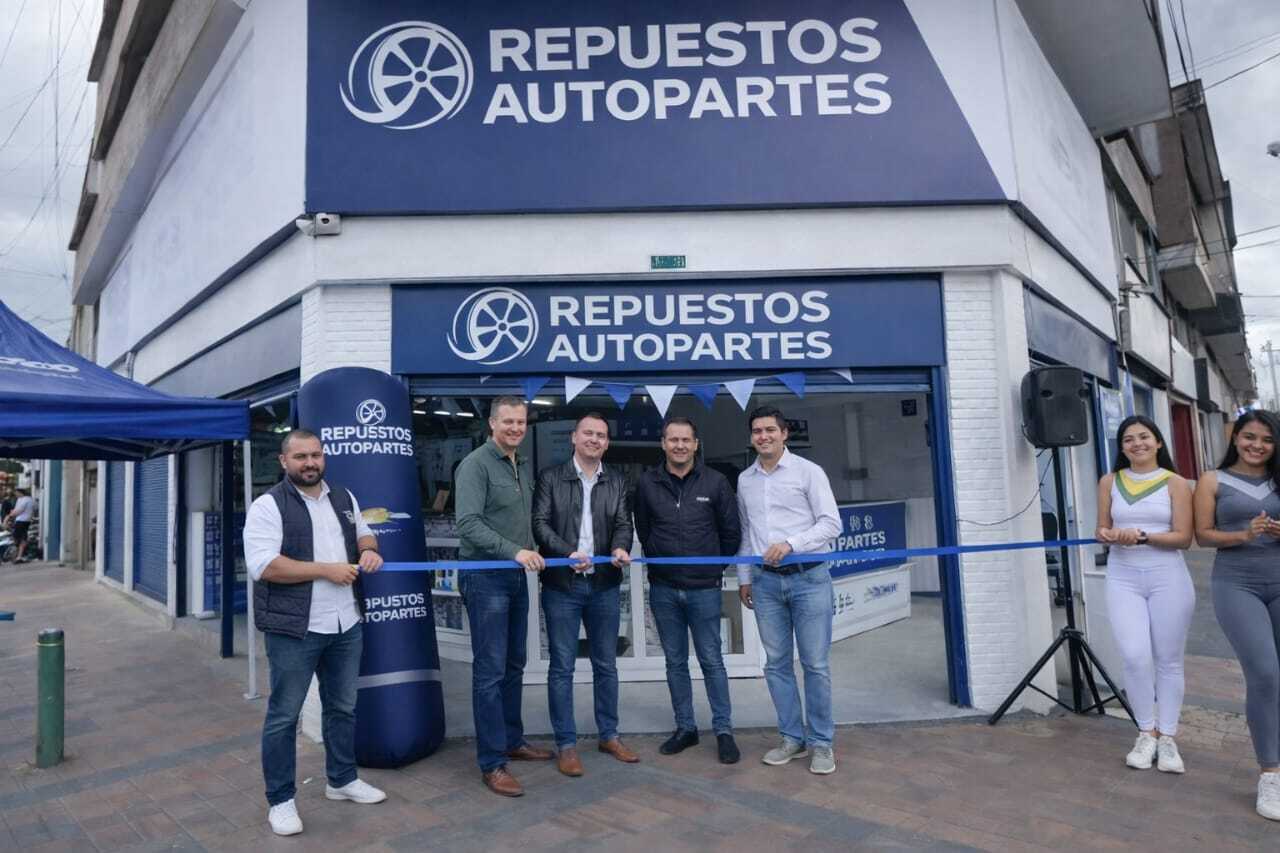 Fachada del almacén Repuestos Autopartes
